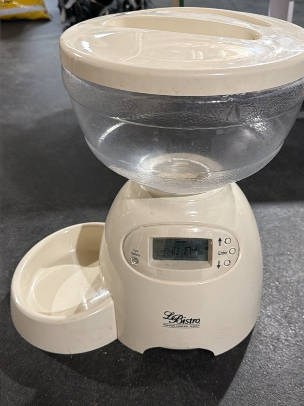 Pet mate Le Bistro Automatic Pet Feeder
